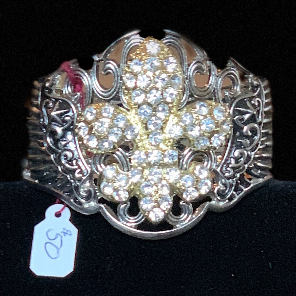 Silver metal bracelet with gold emblem angel wings